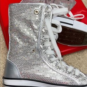 Brand new Gotta Flurt size 6.5M silver